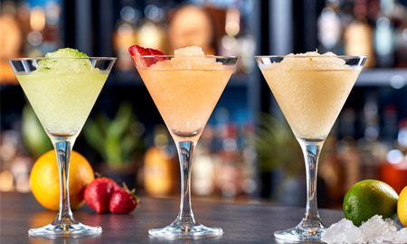 Sip on something tropical at Bar 17 in the new Aventura Hotel (Photo: Universal Orlando Resort)