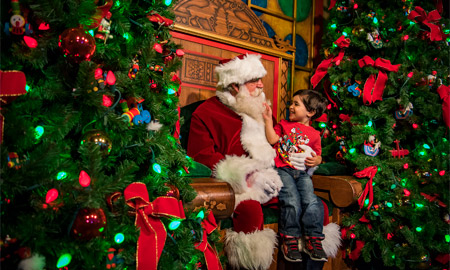Make sure to get your photo with Santa and tell him what you want for Christmas (Photo: Walt Disney World)