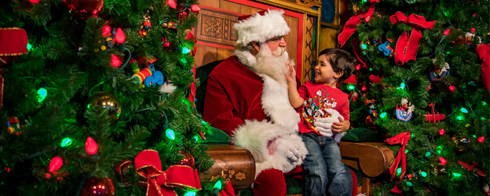 Make sure to get your photo with Santa and tell him what you want for Christmas (Photo: Walt Disney World)