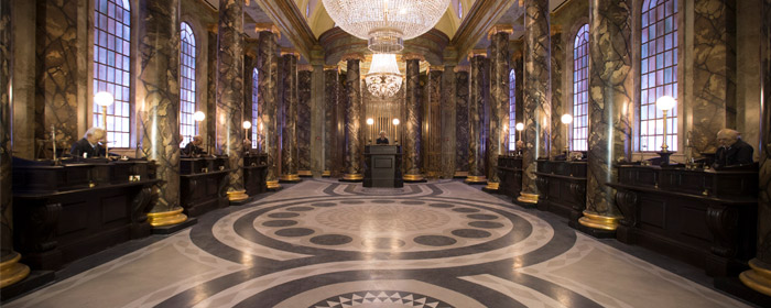 Theme Parks in Fall is always enjoyable especially on Harry Potter and the Escape from Gringotts or Treasures of the Seven Seas: A Pirates Adventure (Photo: Universal Orlando Media)