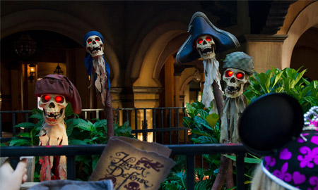 Theme Parks in Fall is always enjoyable especially on Harry Potter and the Escape from Gringotts or Treasures of the Seven Seas: A Pirates Adventure (Photo: Walt Disney World News)