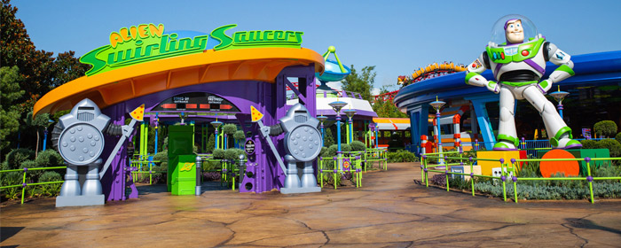 Make sure to snap a picture with Buzz in front of Alien Swirling Saucers in Toy Story Land (Photo: Walt Disney World News)