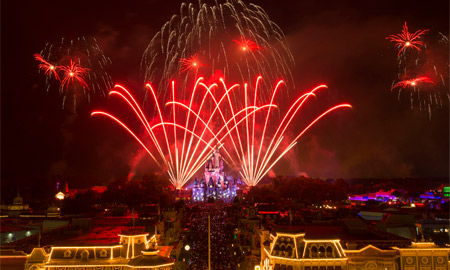Celebrate the 4th of July with Magic Kingdom's grand fireworks show (Photo: Walt Disney World News)