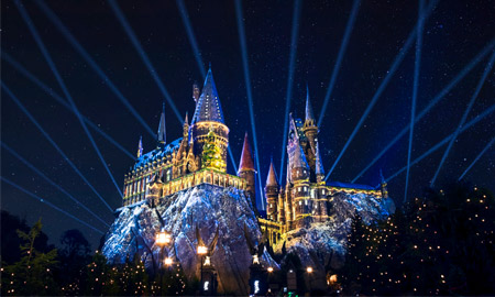 See Hogwarts Castle light up the night during their holiday light projection show (Photo: Universal Orlando)